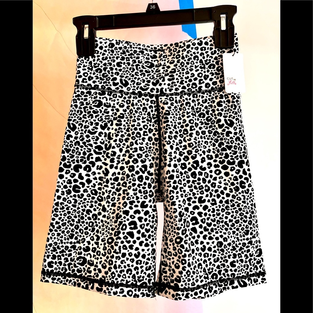 NWT Cut the Frills Women’s Athletic Shorts Size M White Leopard - Picture 2 of 11